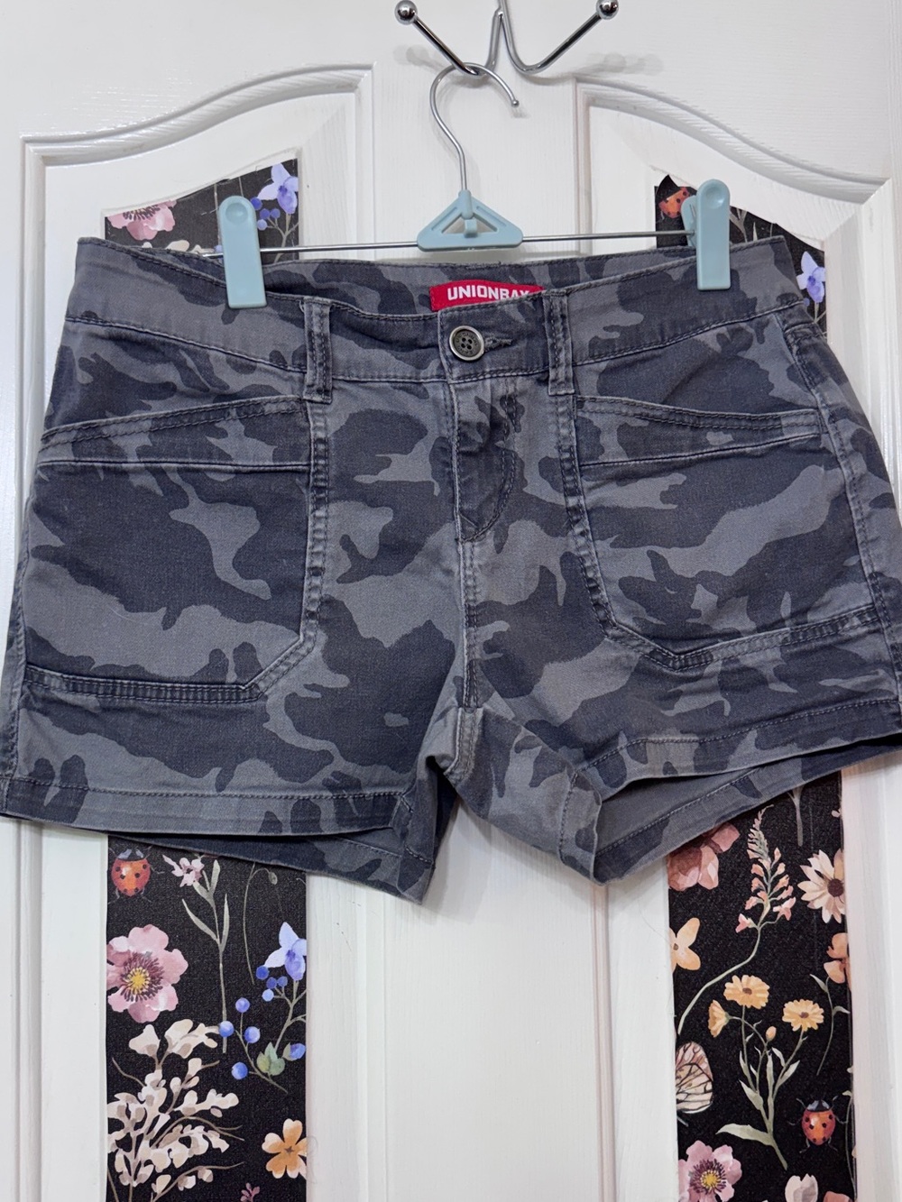 UNIONBAY Women's Gray Camo Cargo Shorts